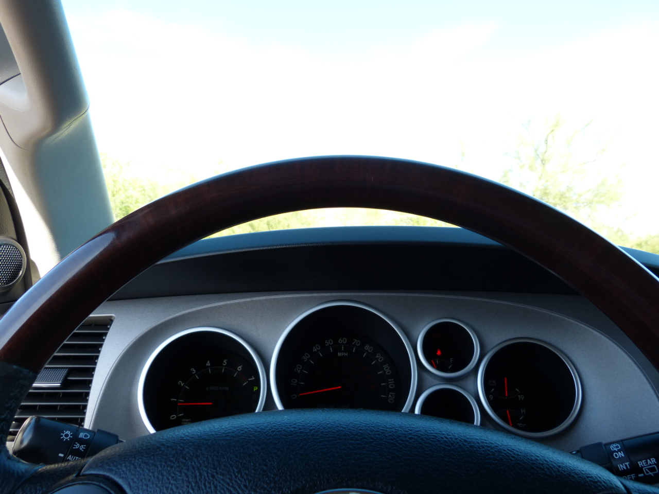 Toyota Sequoia Plantium 2WD 2012