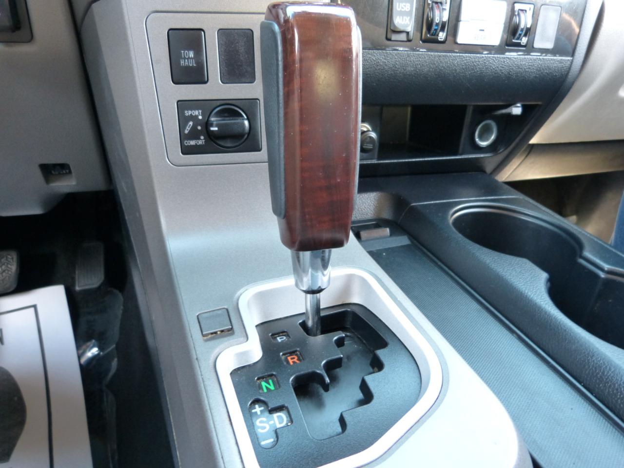 Toyota Sequoia Plantium 2WD 2012