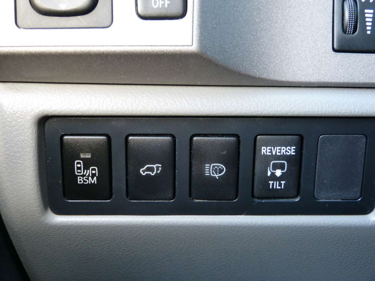 Toyota Sequoia Plantium 2WD 2012