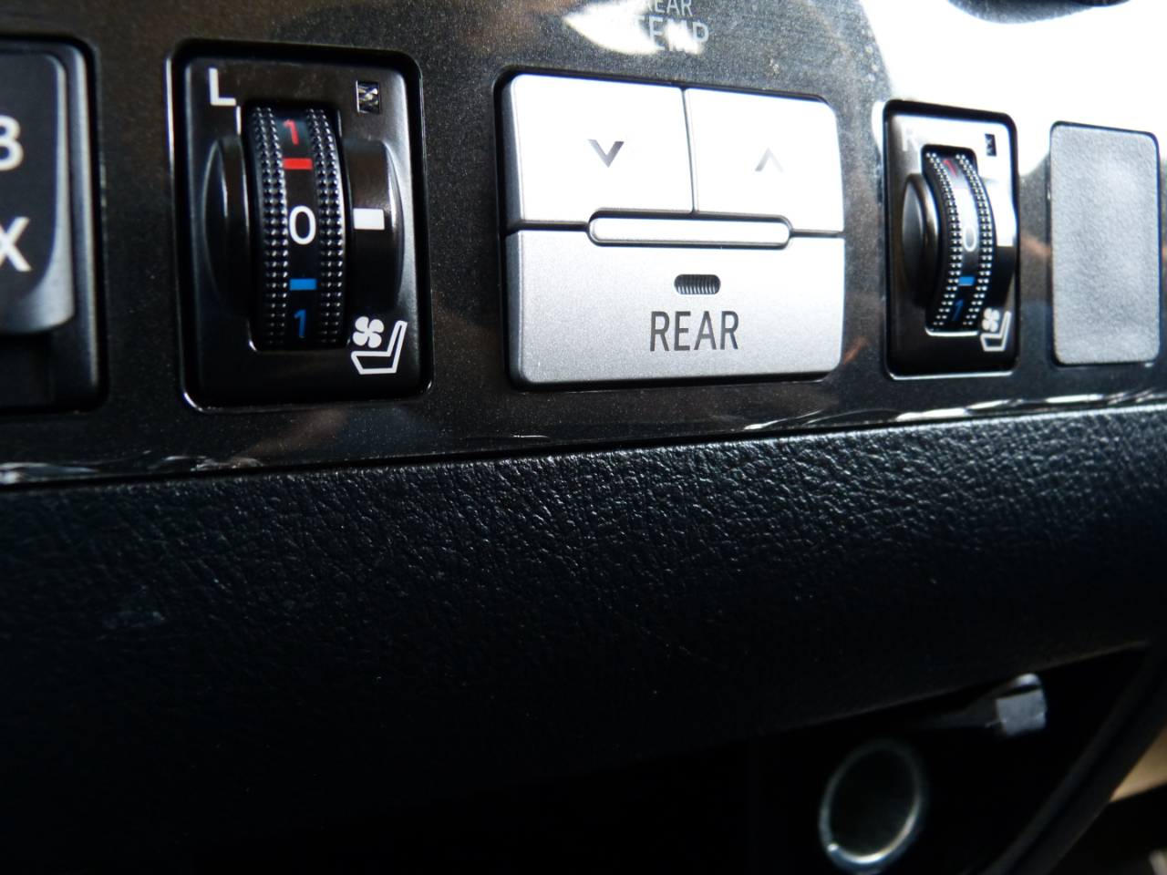 Toyota Sequoia Plantium 2WD 2012