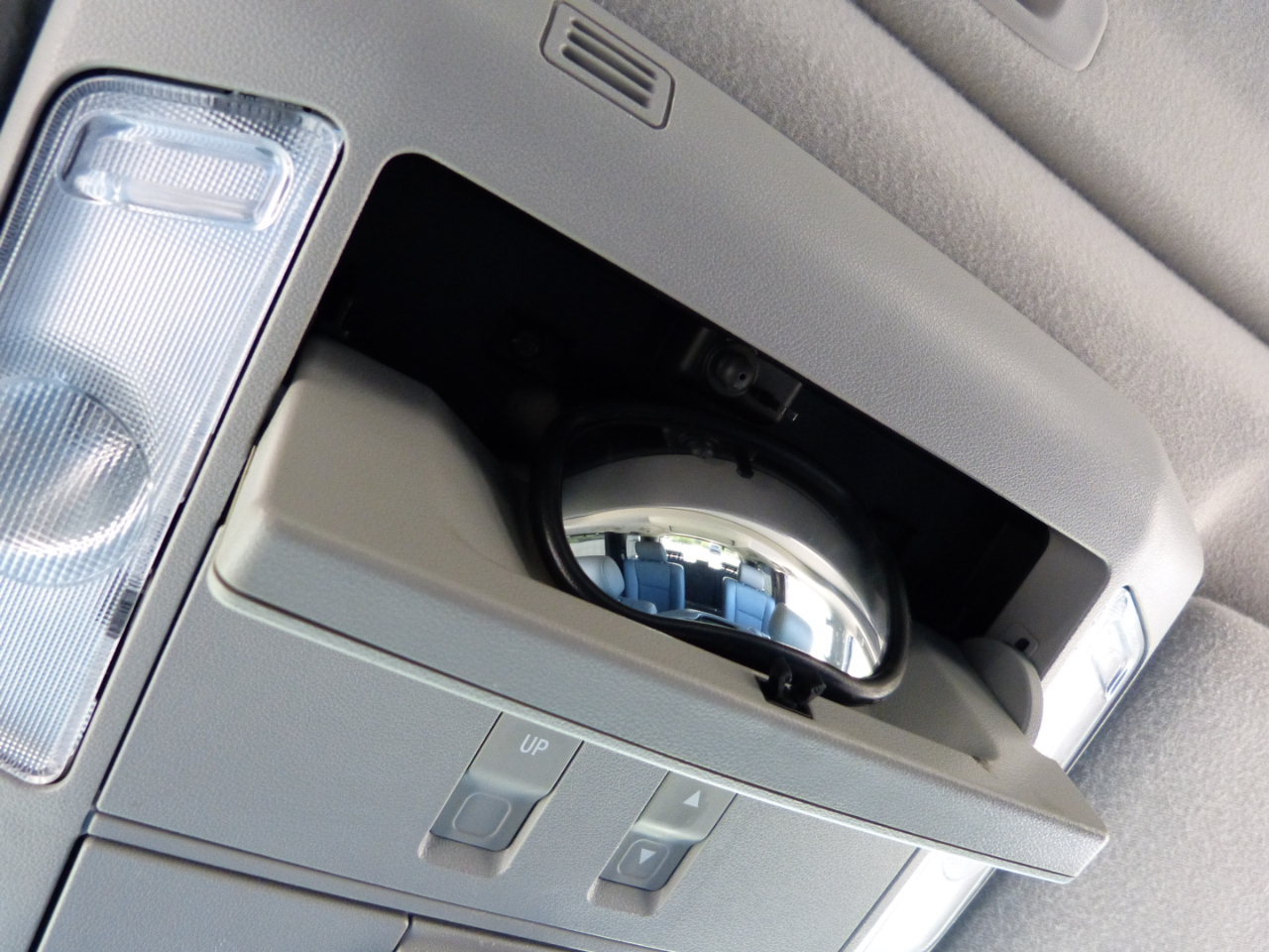 Toyota Sequoia Plantium 2WD 2012