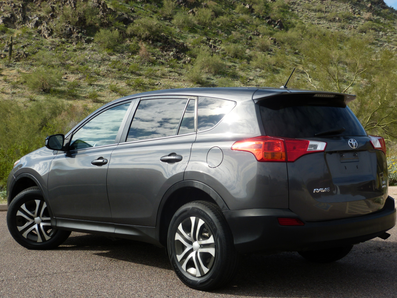 Toyota RAV4 LE AWD 2015