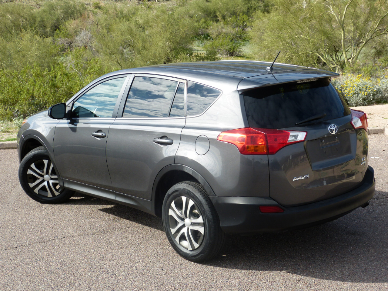 Toyota RAV4 LE AWD 2015