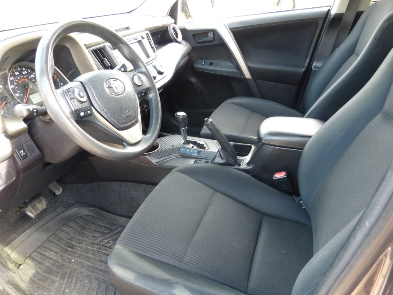 Toyota RAV4 LE AWD 2015