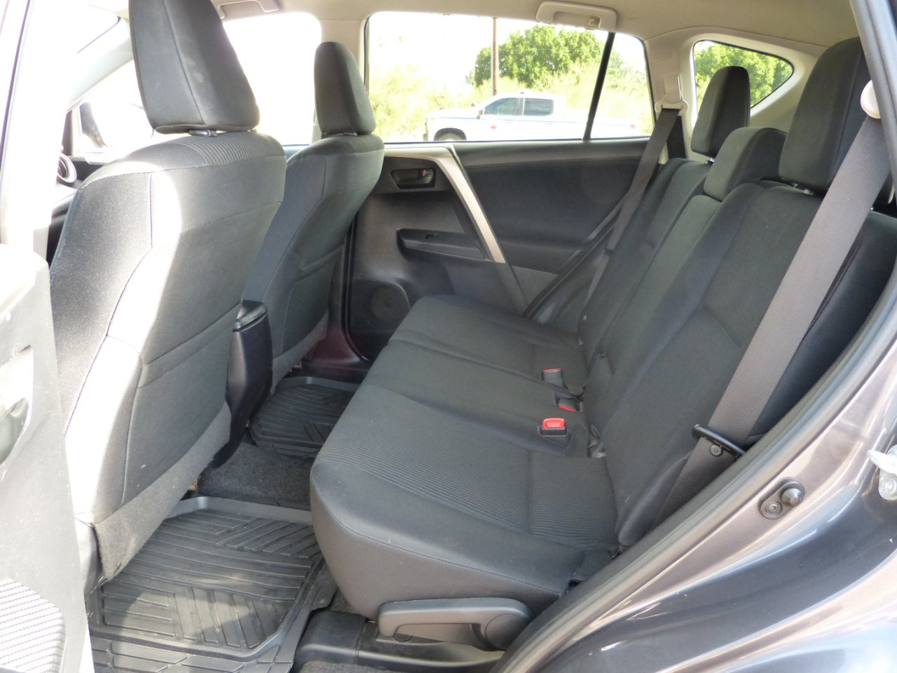 Toyota RAV4 LE AWD 2015