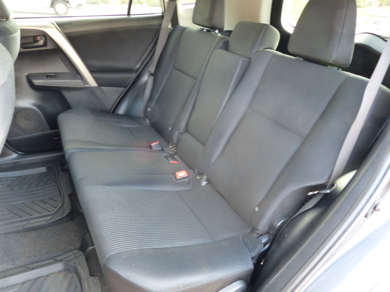 Toyota RAV4 LE AWD 2015