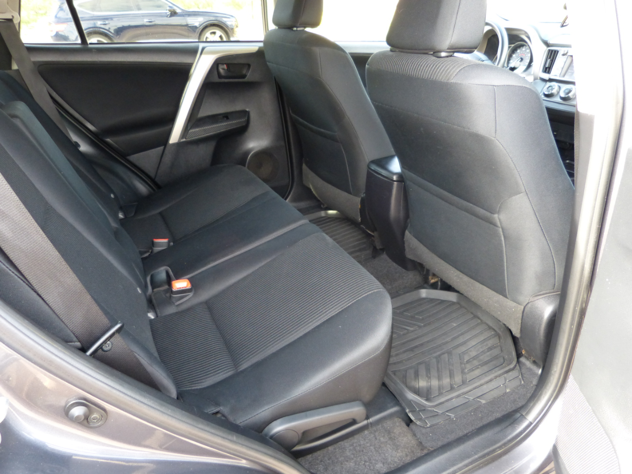 Toyota RAV4 LE AWD 2015