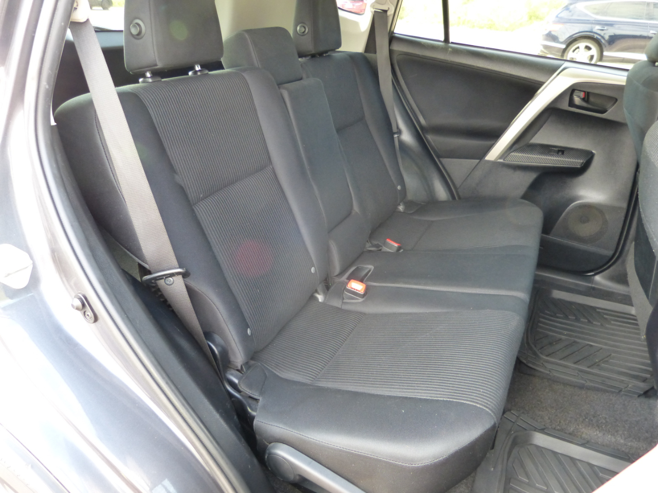 Toyota RAV4 LE AWD 2015