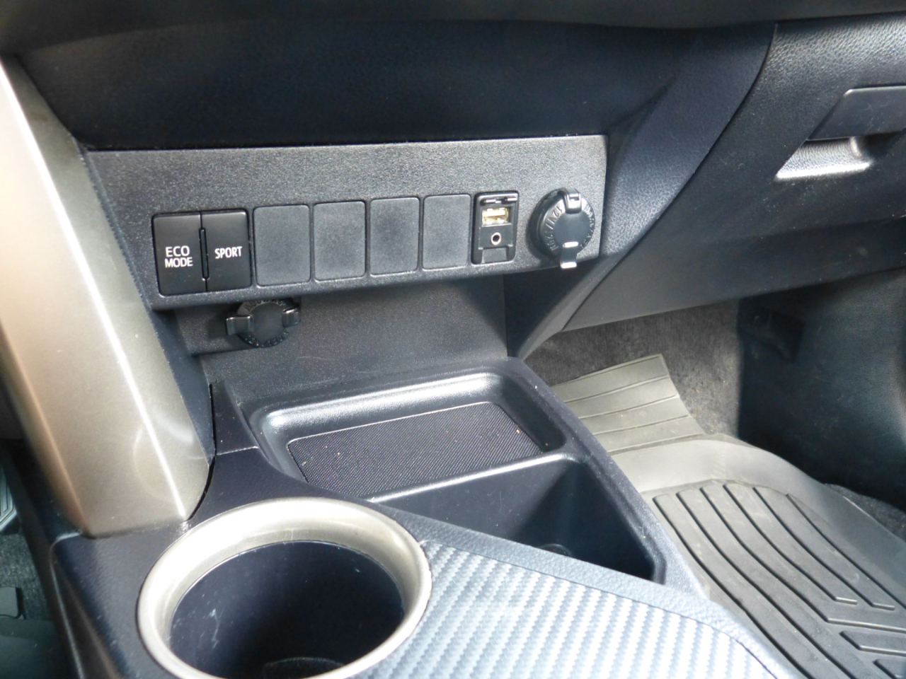 Toyota RAV4 LE AWD 2015