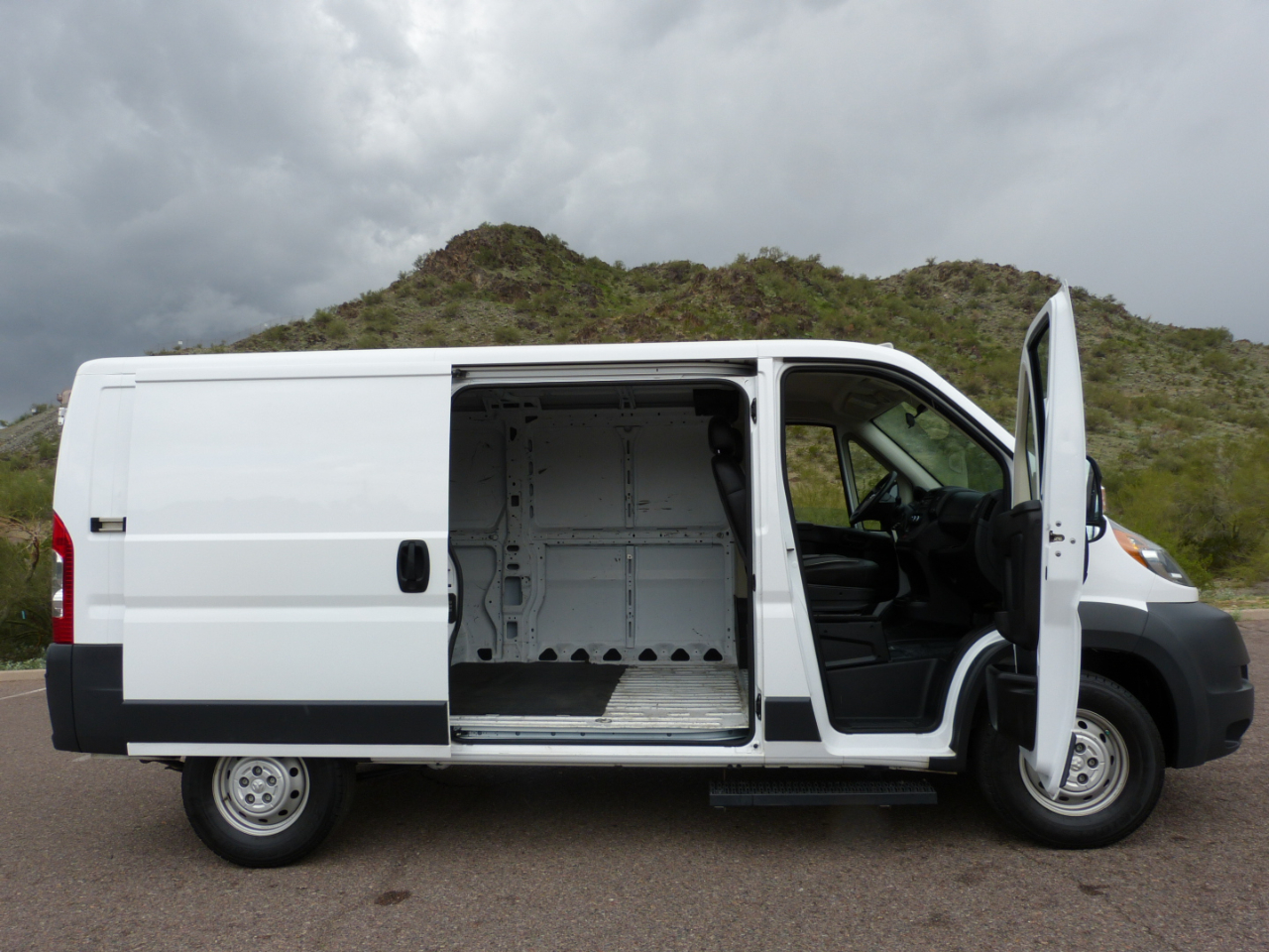 RAM Promaster 1500 Low Roof Tradesman 136-in. WB 2017