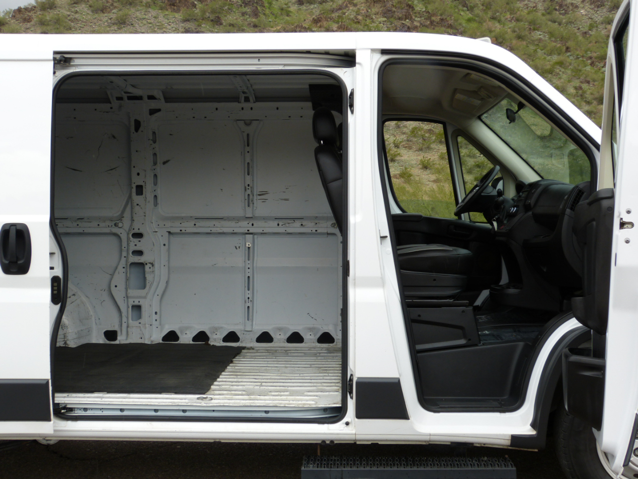 RAM Promaster 1500 Low Roof Tradesman 136-in. WB 2017