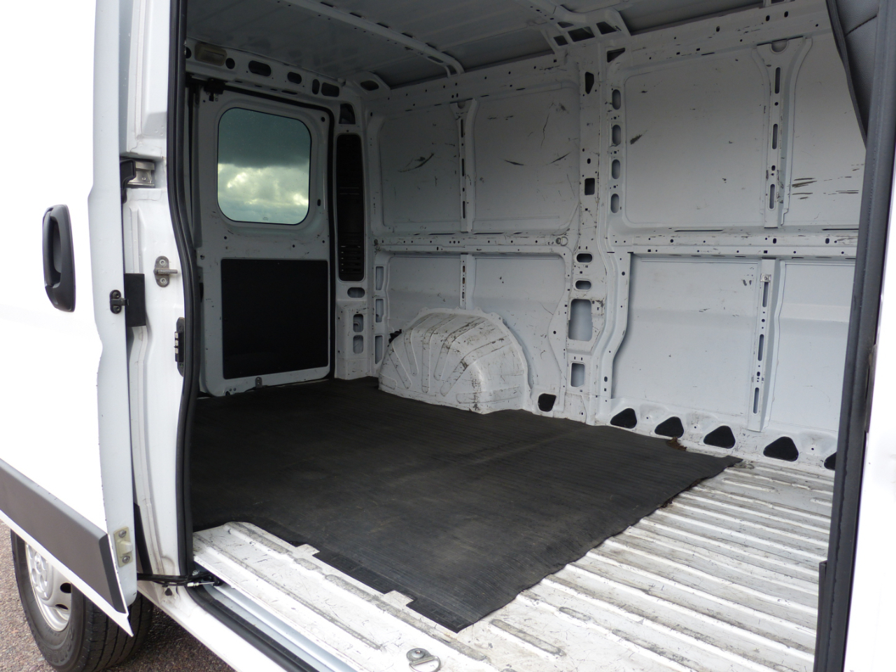 RAM Promaster 1500 Low Roof Tradesman 136-in. WB 2017