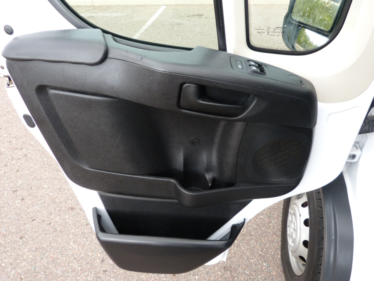 RAM Promaster 1500 Low Roof Tradesman 136-in. WB 2017