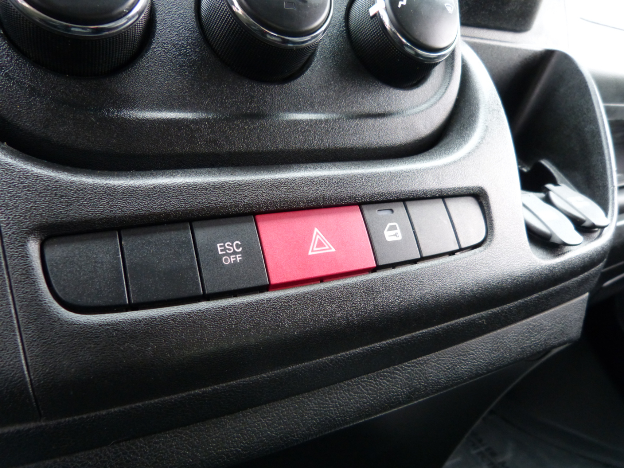 RAM Promaster 1500 Low Roof Tradesman 136-in. WB 2017