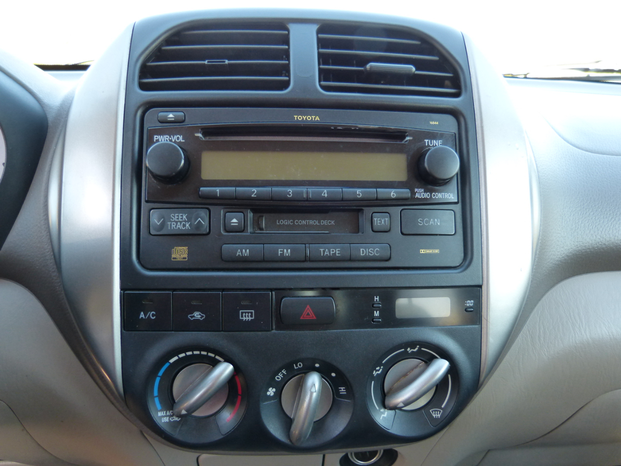 Toyota RAV4 2WD 2005