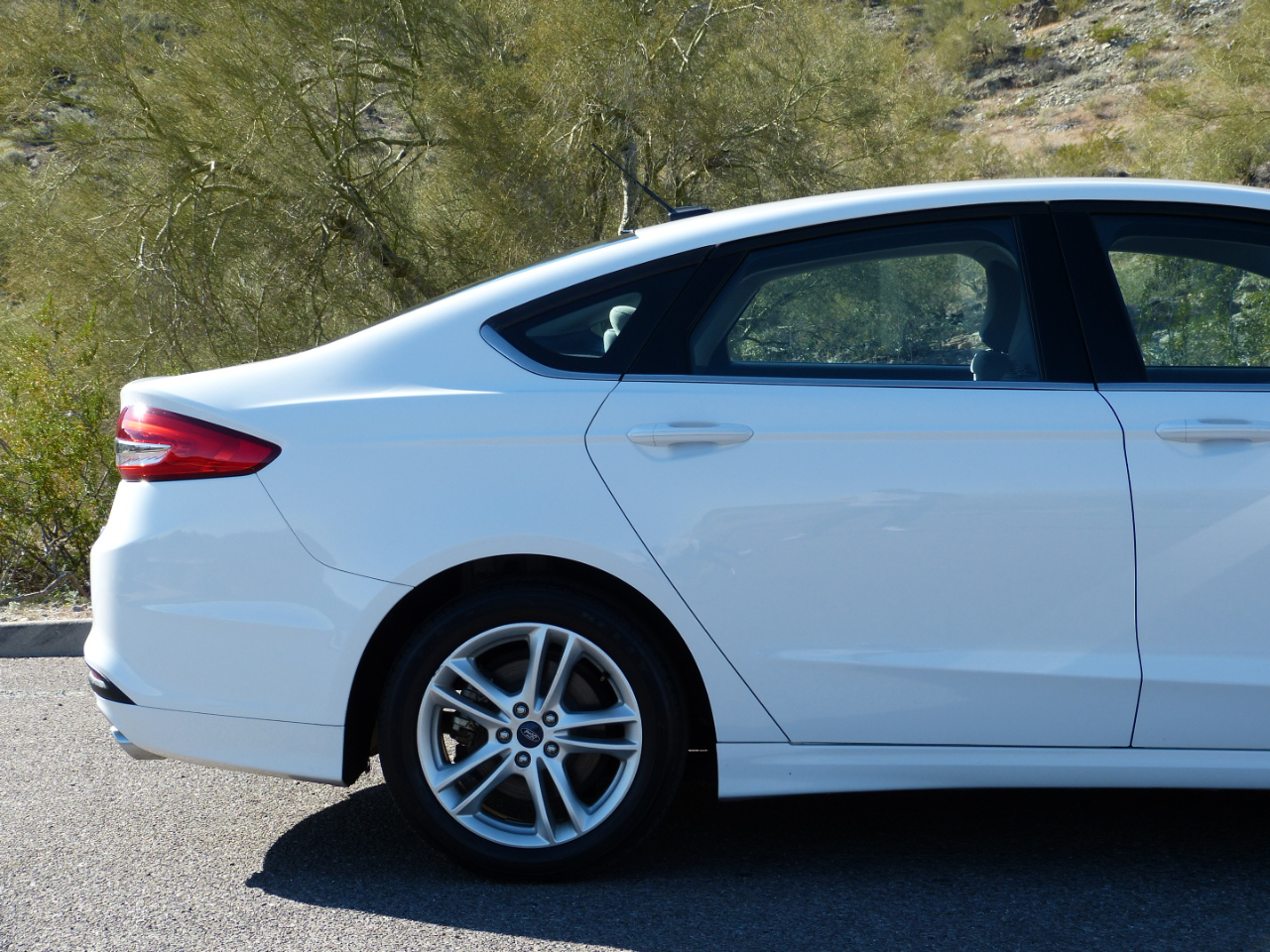 Ford Fusion Hybrid S 2018