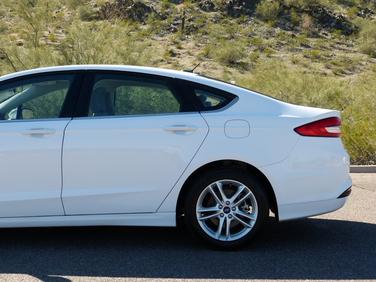 Ford Fusion Hybrid S 2018