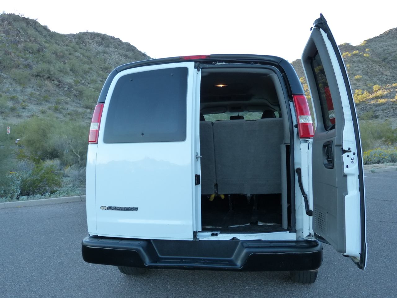 Chevrolet Express LS 2500 2018