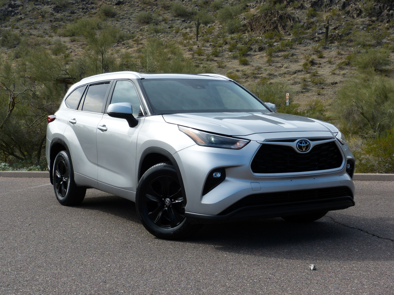 Toyota Highlander XLE 4D SUV FWD 2023