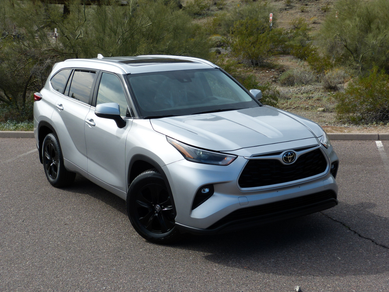 Toyota Highlander XLE 4D SUV FWD 2023