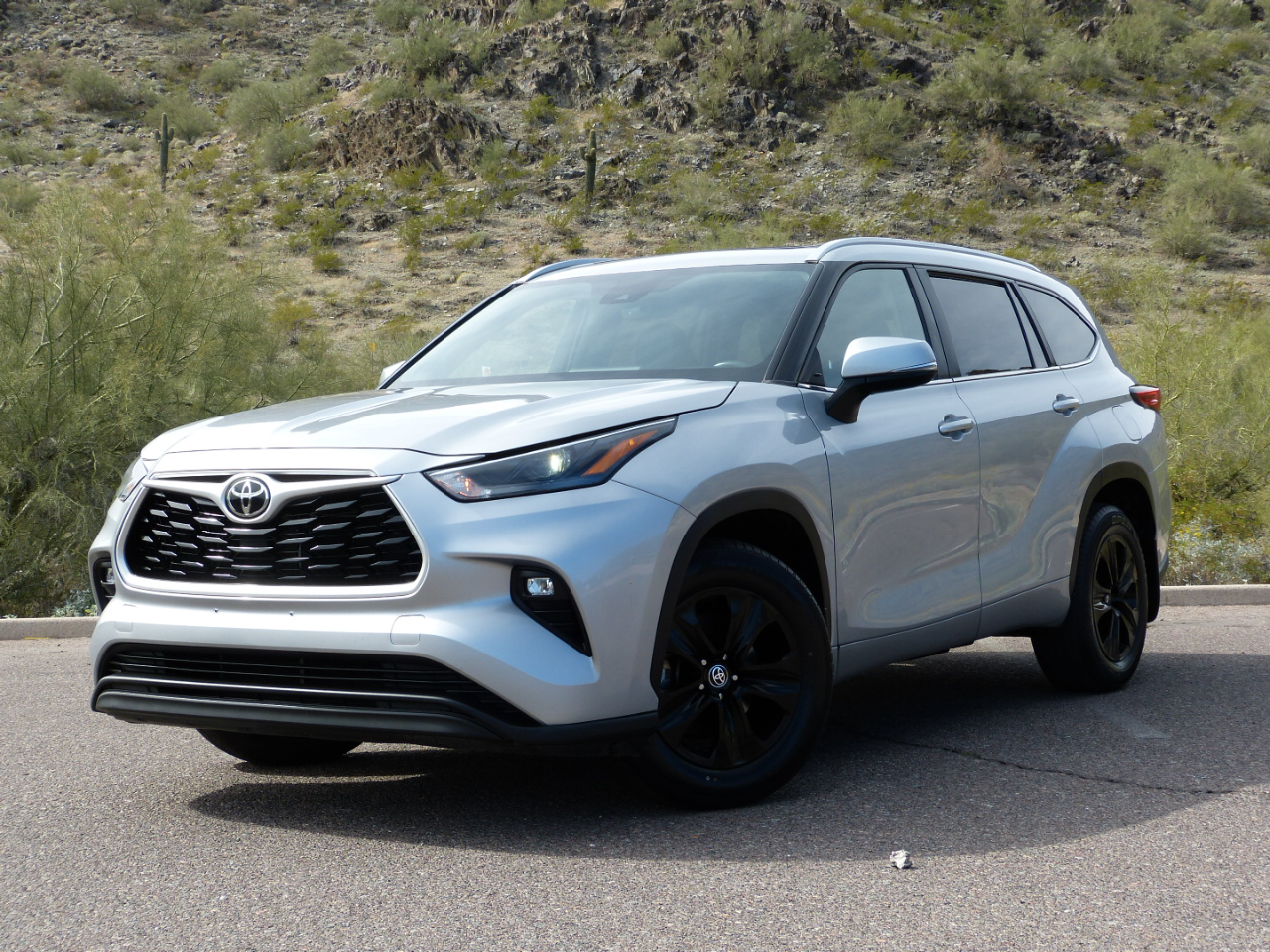 Toyota Highlander XLE 4D SUV FWD 2023