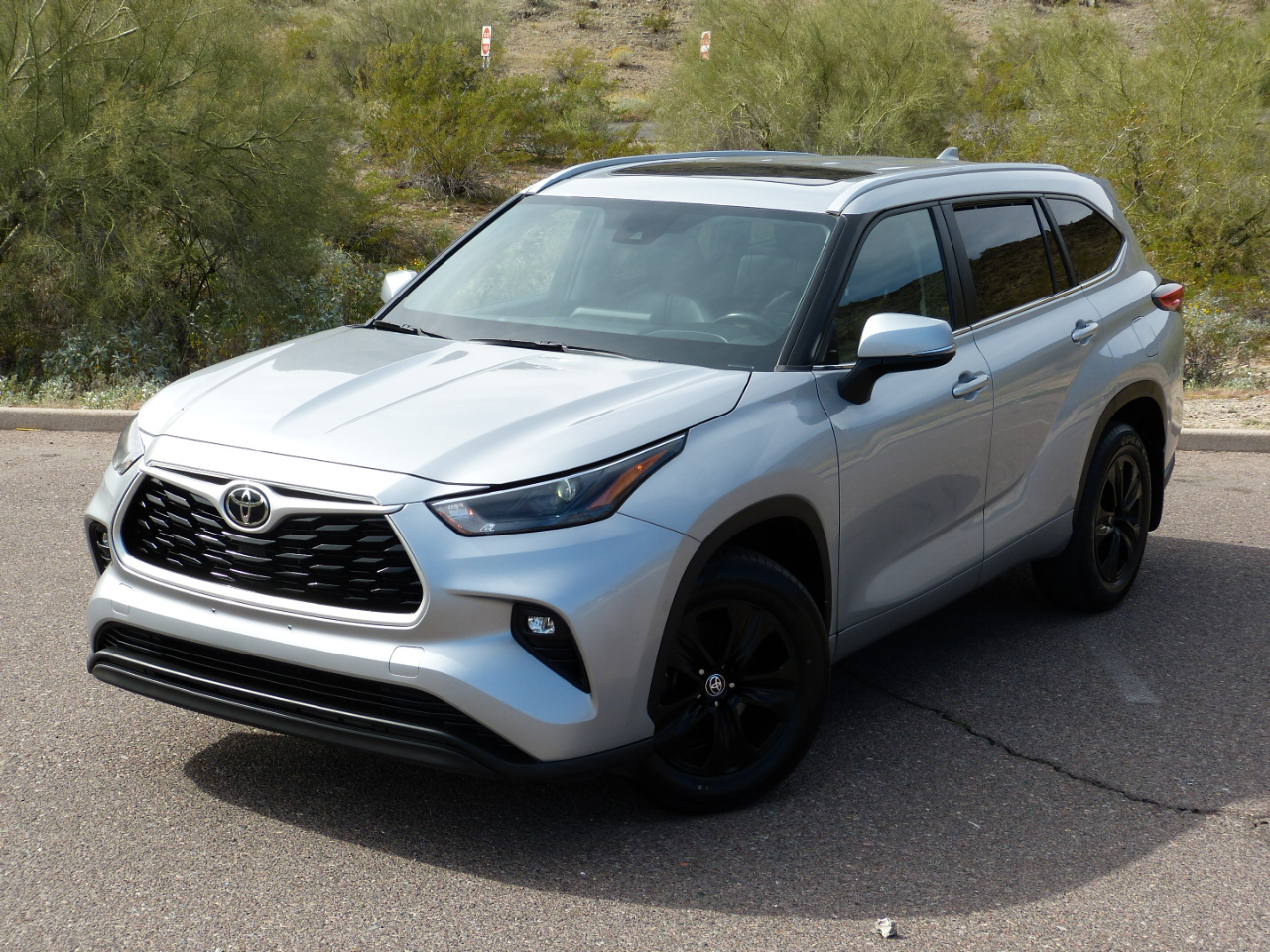 Toyota Highlander XLE 4D SUV FWD 2023