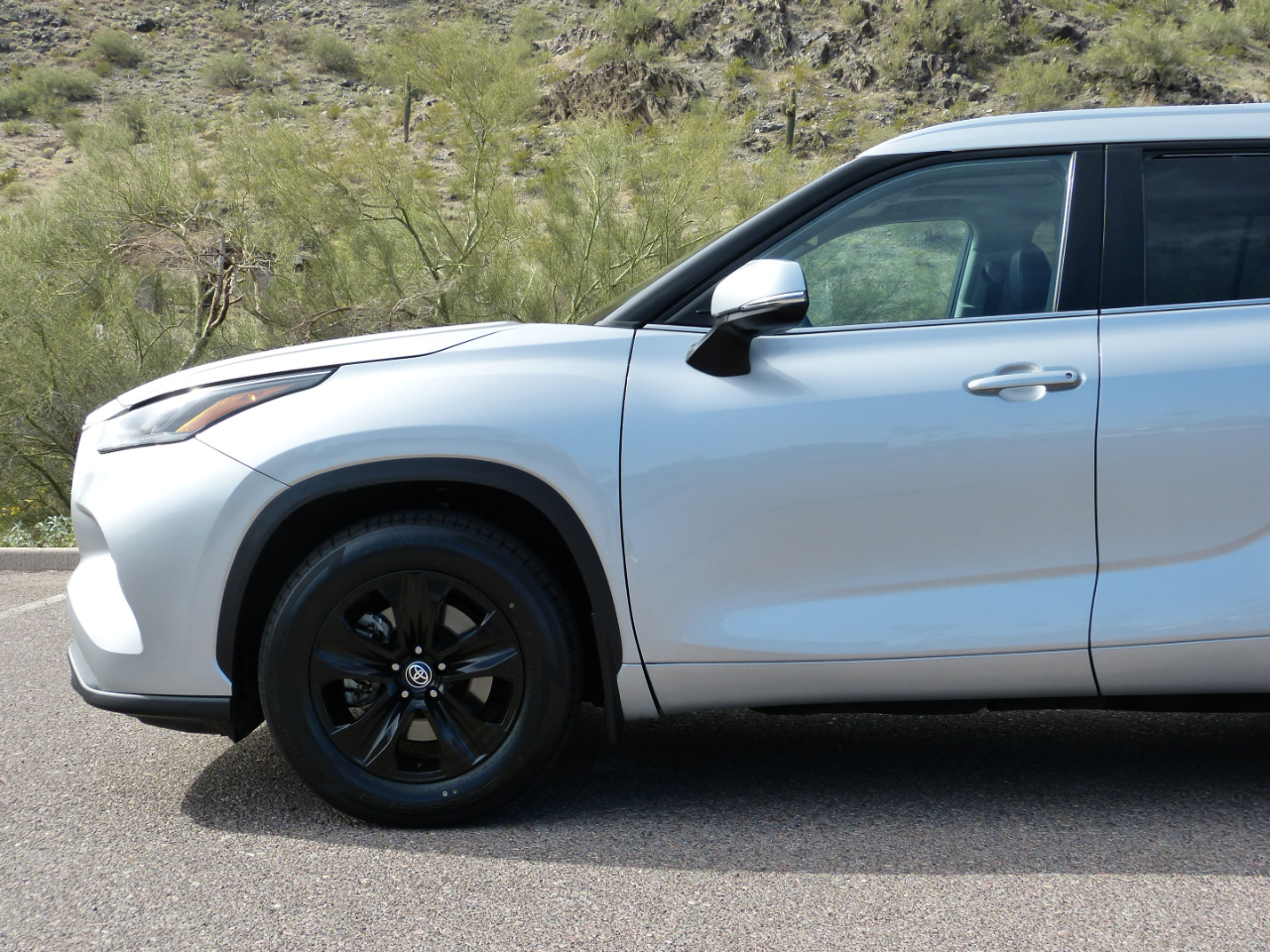 Toyota Highlander XLE 4D SUV FWD 2023