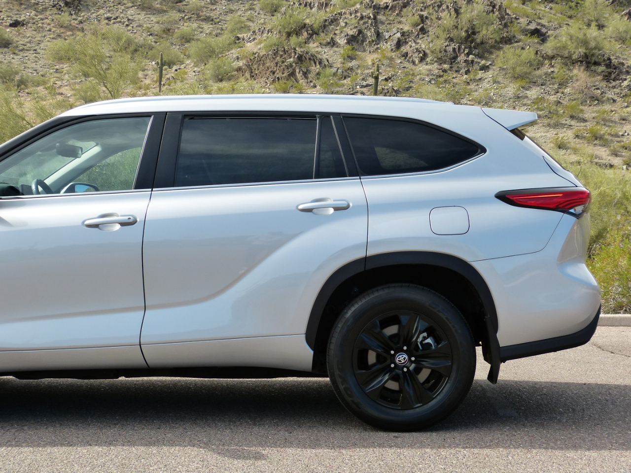 Toyota Highlander XLE 4D SUV FWD 2023