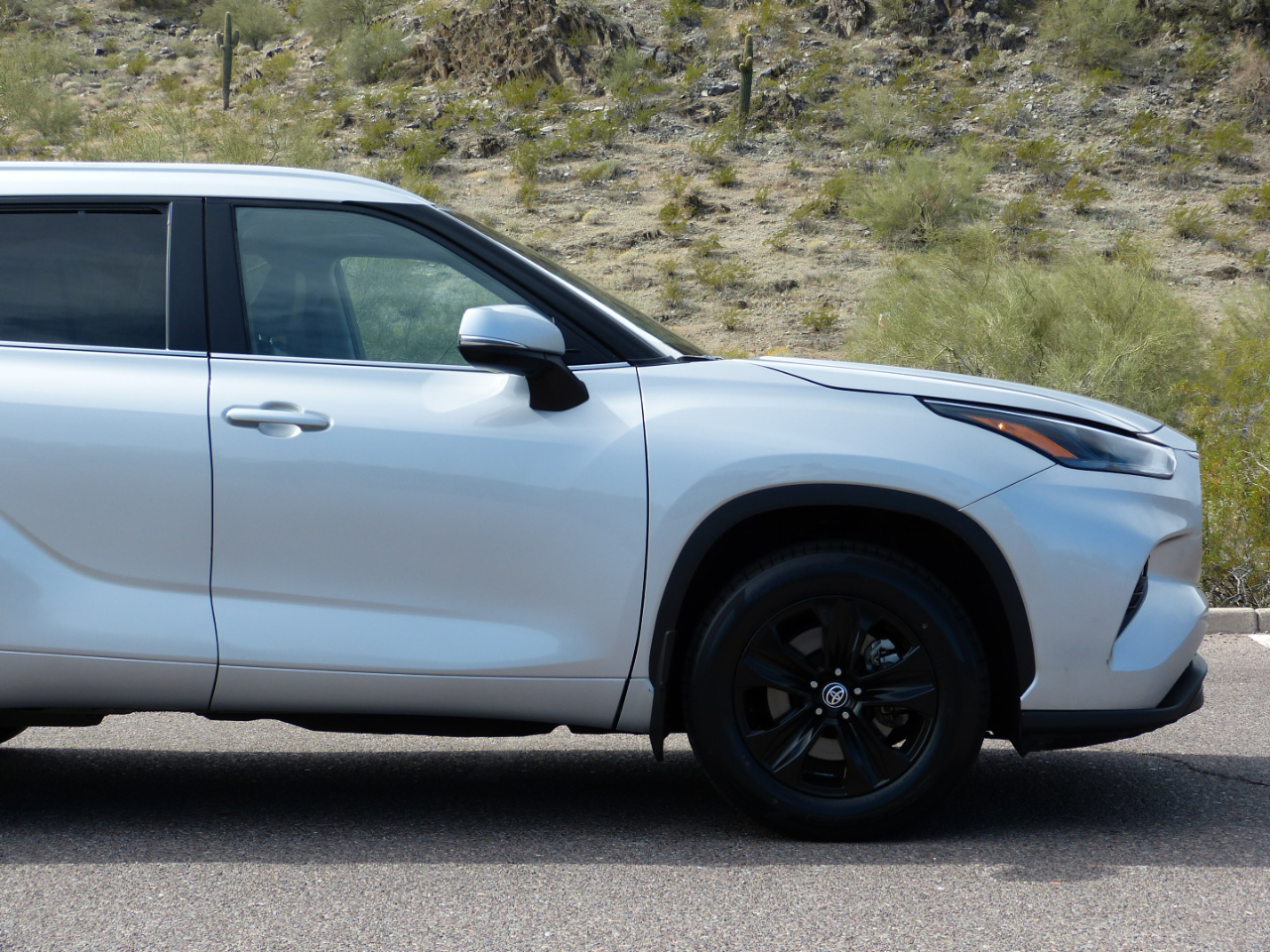 Toyota Highlander XLE 4D SUV FWD 2023