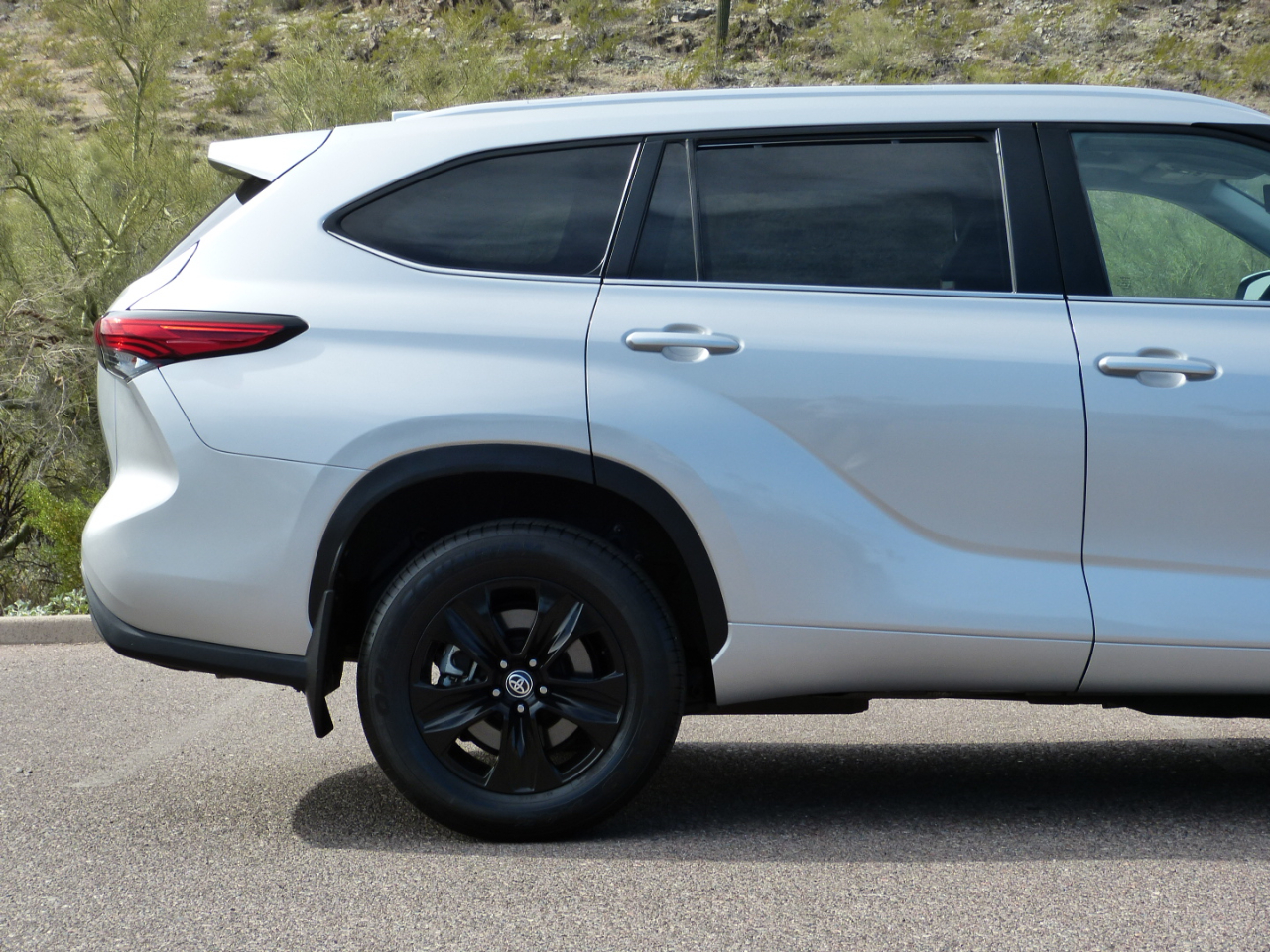 Toyota Highlander XLE 4D SUV FWD 2023
