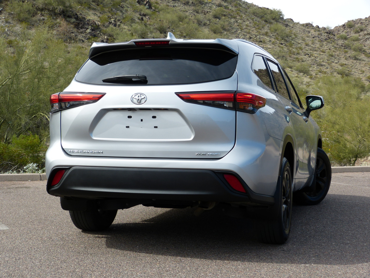 Toyota Highlander XLE 4D SUV FWD 2023