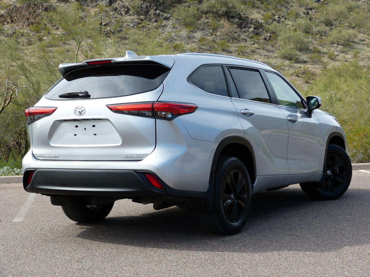 Toyota Highlander XLE 4D SUV FWD 2023