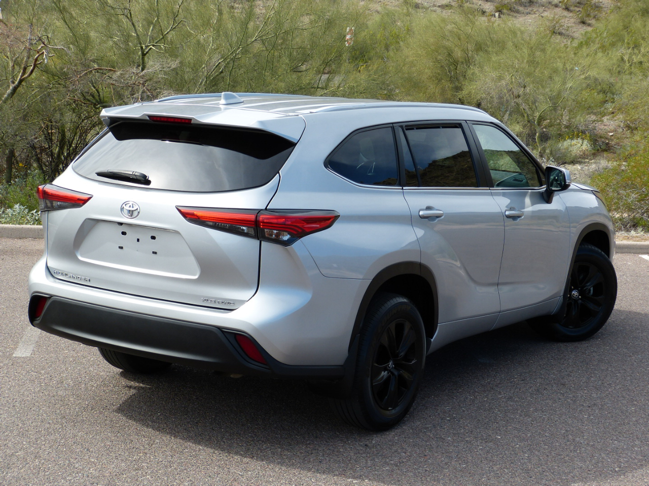 Toyota Highlander XLE 4D SUV FWD 2023