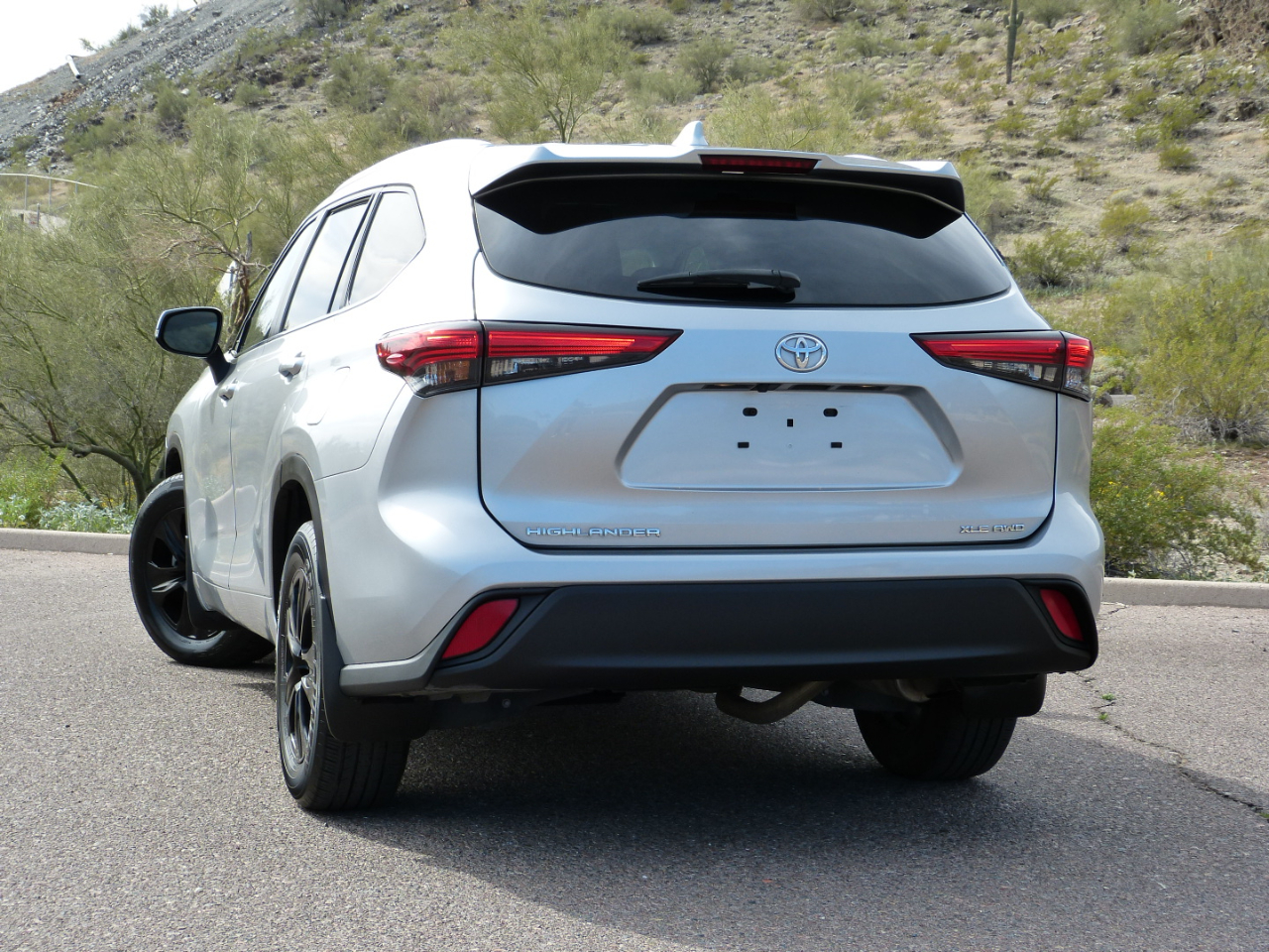 Toyota Highlander XLE 4D SUV FWD 2023