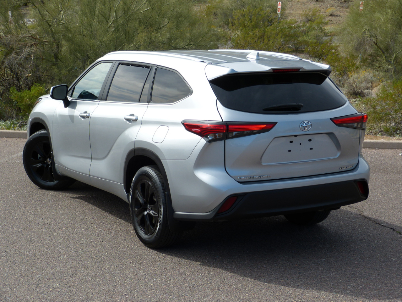 Toyota Highlander XLE 4D SUV FWD 2023