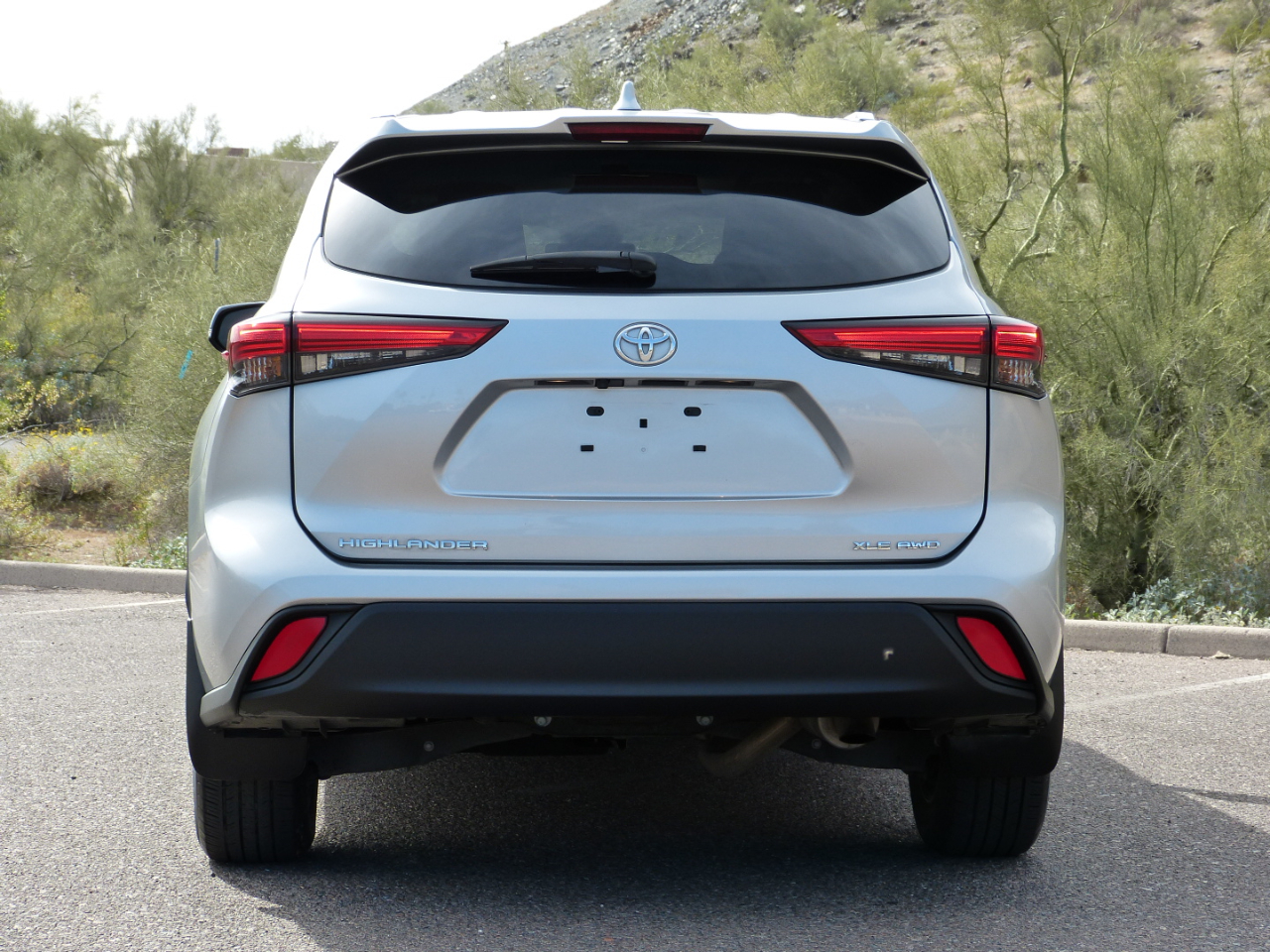 Toyota Highlander XLE 4D SUV FWD 2023