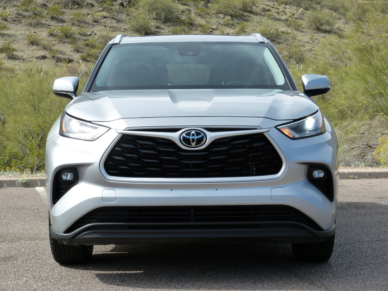 Toyota Highlander XLE 4D SUV FWD 2023