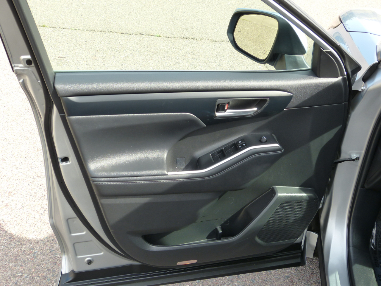 Toyota Highlander XLE 4D SUV FWD 2023