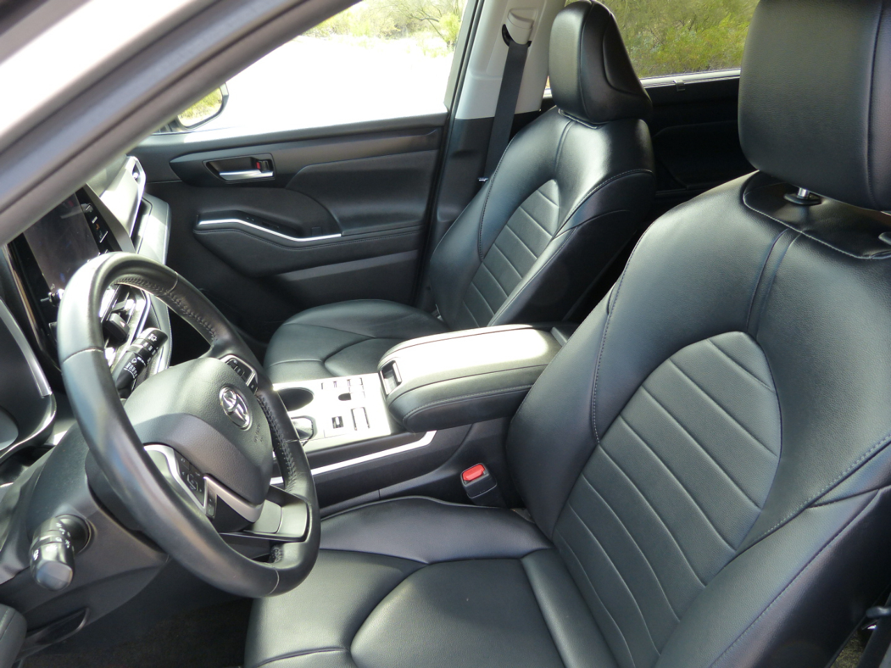 Toyota Highlander XLE 4D SUV FWD 2023