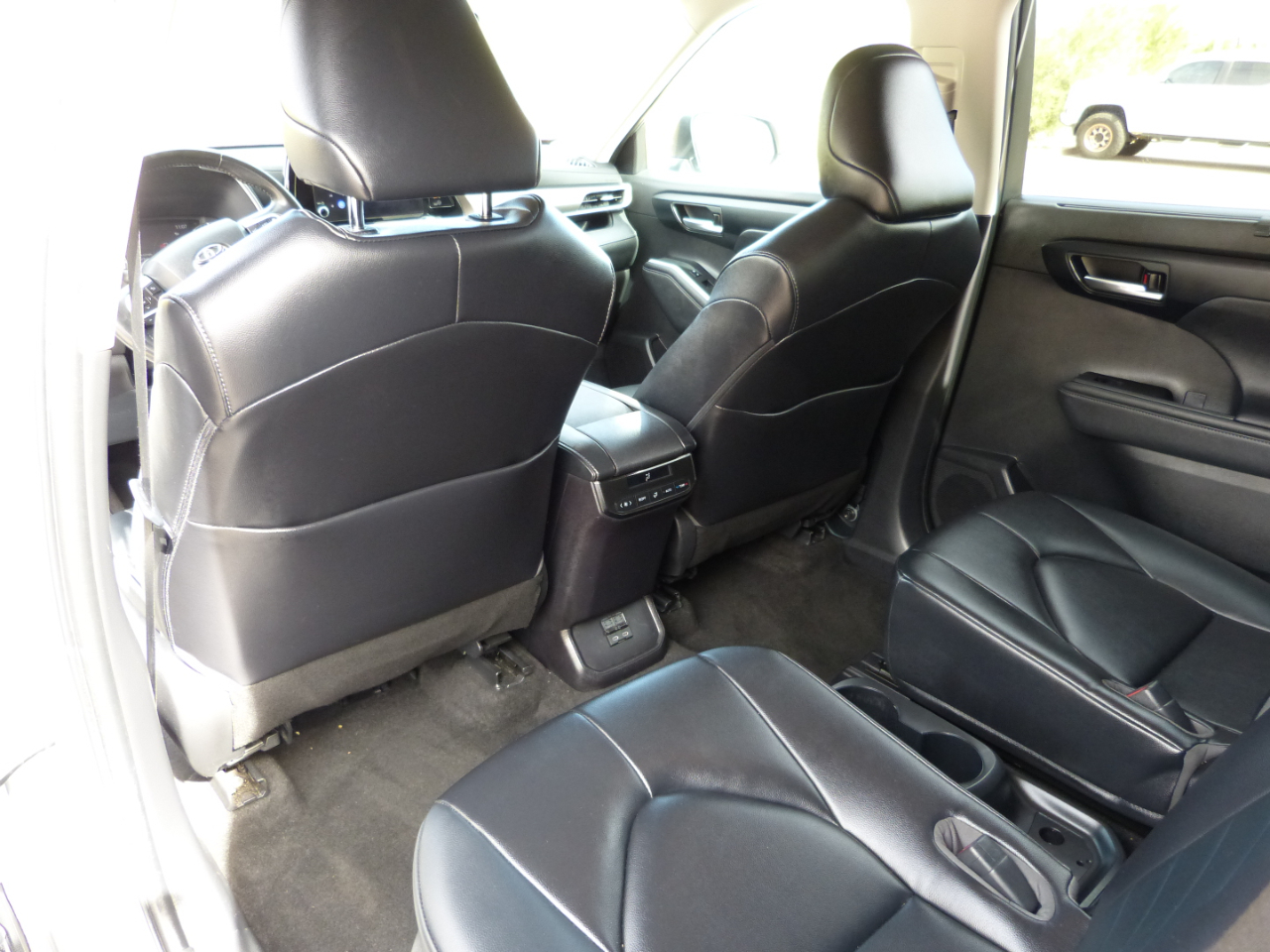 Toyota Highlander XLE 4D SUV FWD 2023