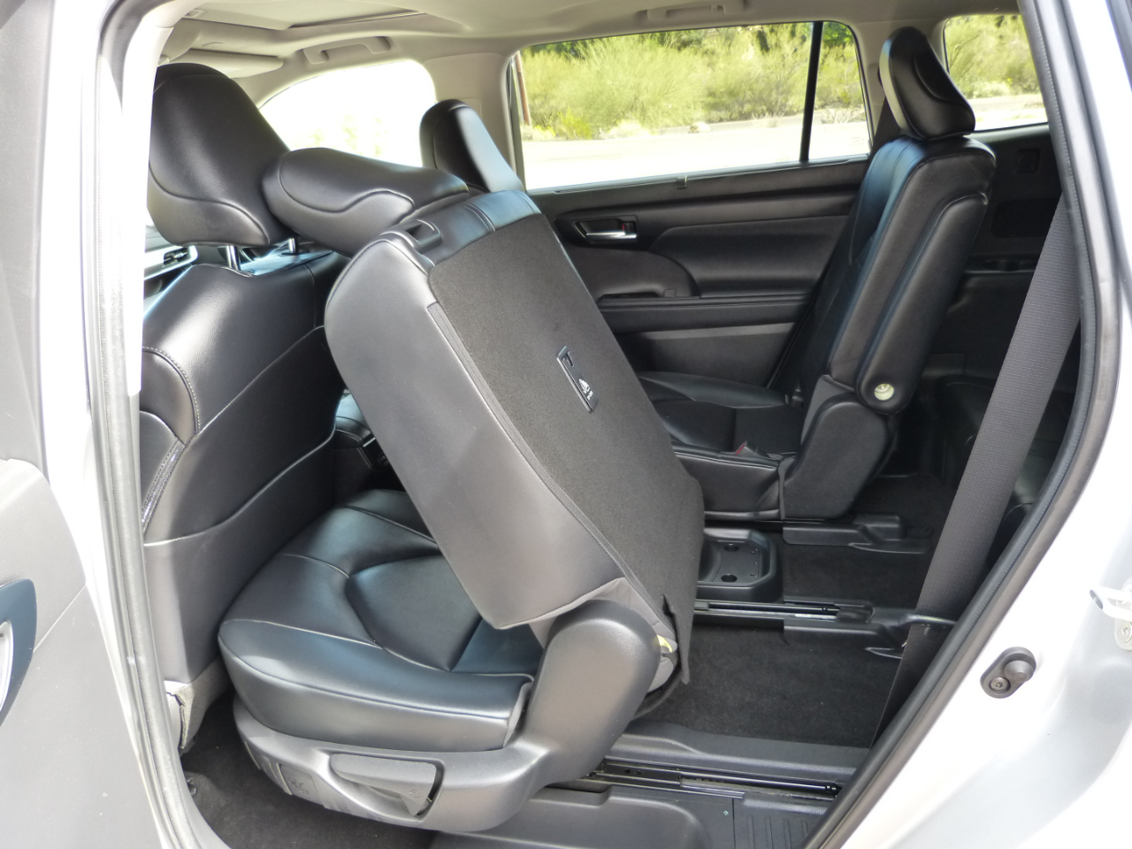 Toyota Highlander XLE 4D SUV FWD 2023