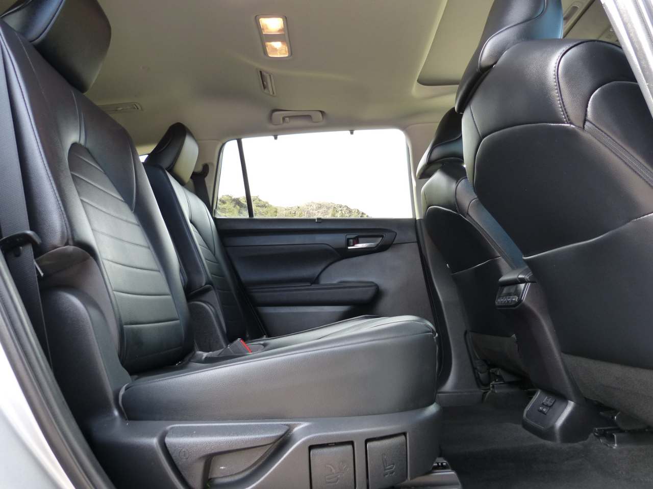 Toyota Highlander XLE 4D SUV FWD 2023