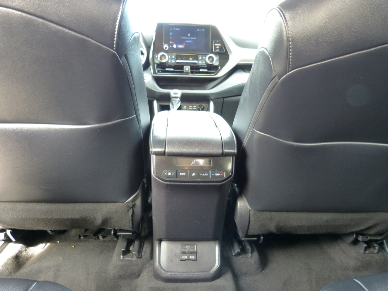 Toyota Highlander XLE 4D SUV FWD 2023