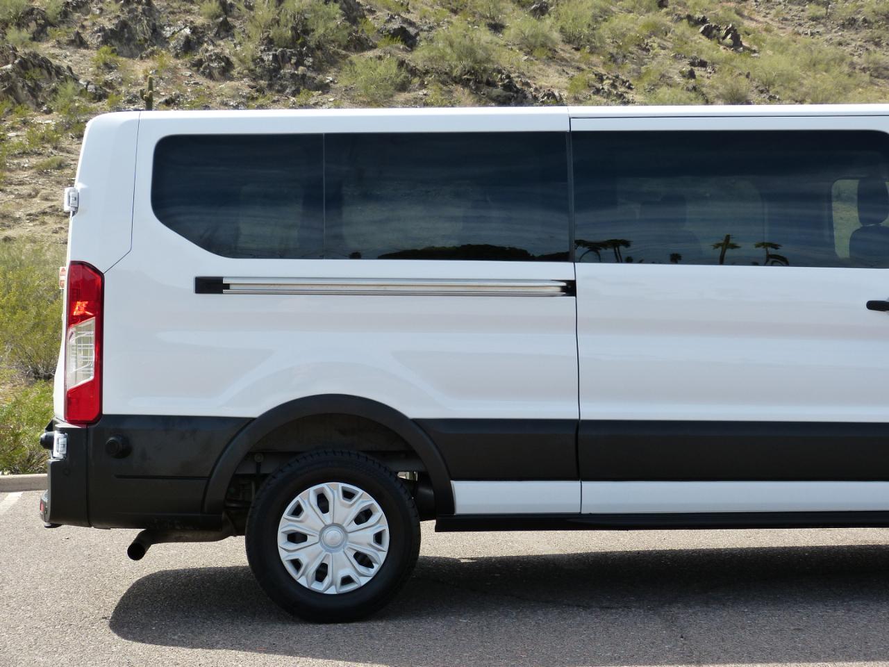 Ford Transit 350 Wagon Med. Roof XLT w/Sliding Pass. 148-in. WB 2024