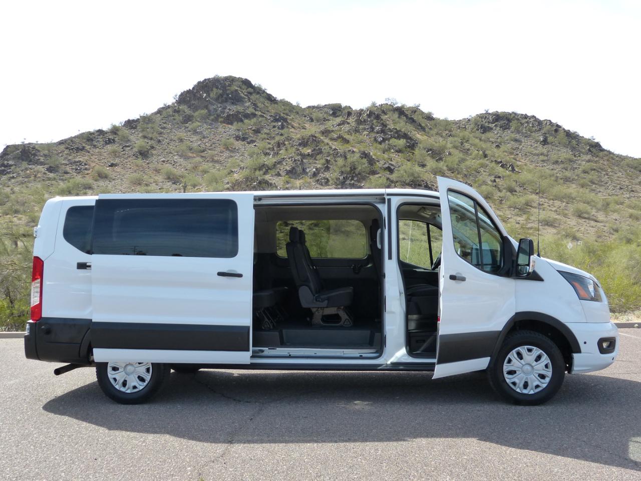 Ford Transit 350 Wagon Med. Roof XLT w/Sliding Pass. 148-in. WB 2024