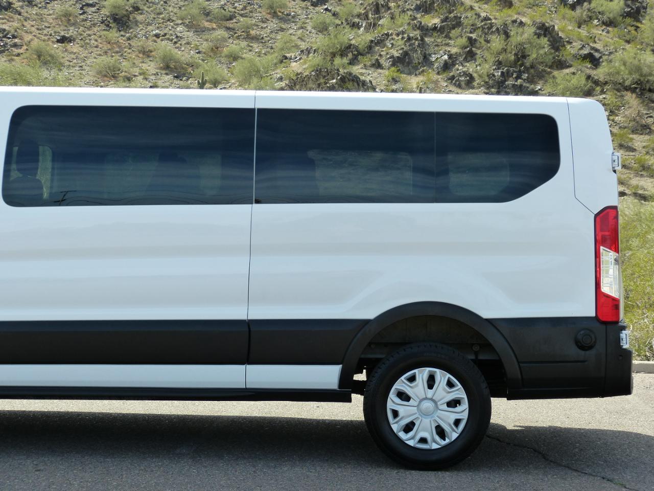 Ford Transit 350 Wagon Med. Roof XLT w/Sliding Pass. 148-in. WB 2024