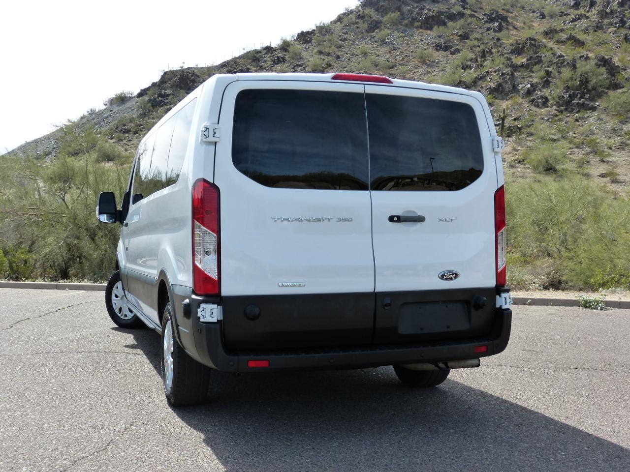 Ford Transit 350 Wagon Med. Roof XLT w/Sliding Pass. 148-in. WB 2024