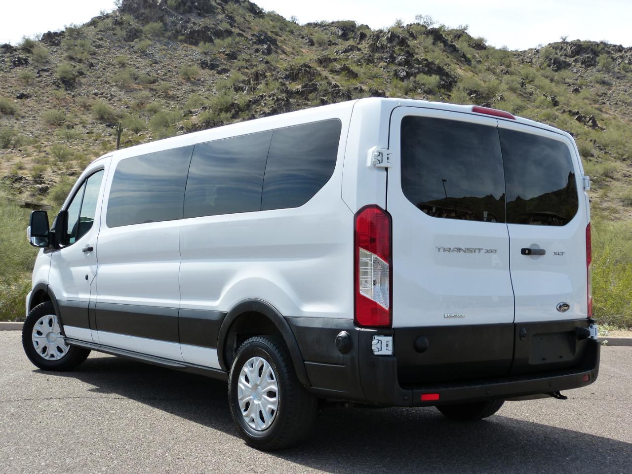 Ford Transit 350 Wagon Med. Roof XLT w/Sliding Pass. 148-in. WB 2024