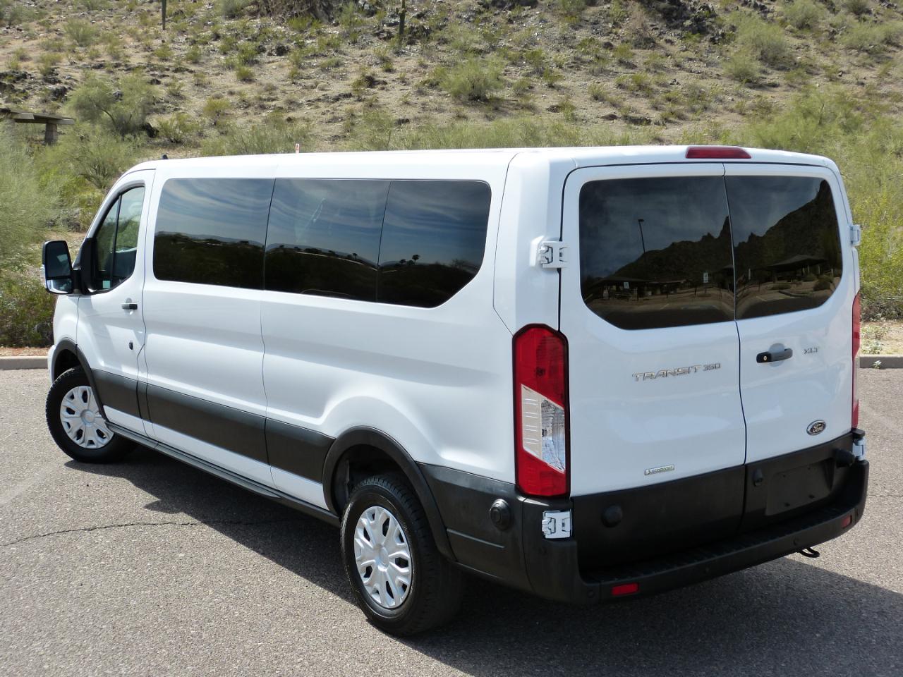 Ford Transit 350 Wagon Med. Roof XLT w/Sliding Pass. 148-in. WB 2024