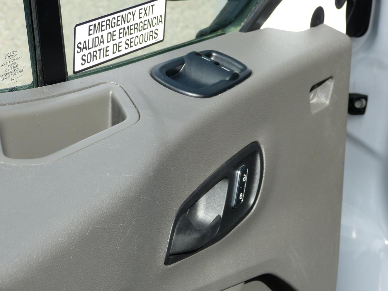 Ford Transit 350 Wagon Med. Roof XLT w/Sliding Pass. 148-in. WB 2024